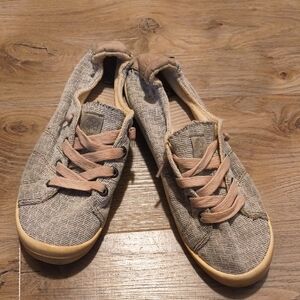 Roxy Gray and Tan Sneakers